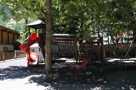 Die matten können ihrer aufgaben jedoch nur dann gut erfüllen, wenn sie gewissenhaft und wohl durchdacht verlegt werden. Spielplatz Obere Matten 2 | Zermatt, Schweiz