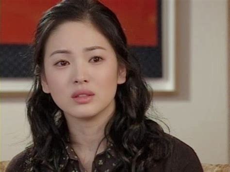 She gained international popularity through her leading roles in television dramas autumn in my heart (2000). Ghen tị với những thứ chỉ thuộc về "nữ thần Hàn Quốc" Song ...