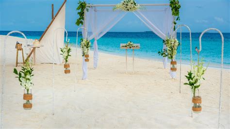 Couples planning their wedding usually begin with the perfect wedding venue. The 50 Best Wedding Venue Hotels - Hotels in Heaven®