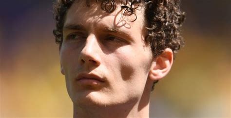 A french native benjamin pavard is the international football player who is currently playing for vfb stuttgart as well as his national football team of france. Benjamin Pavard déteste son surnom en Equipe de France vidéo
