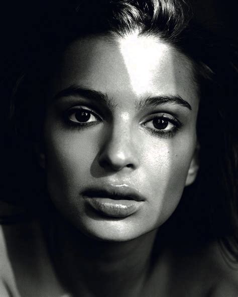 Emily Ratajkowski Surge Sensual Em Topless Na Capa Da Vanity Fair