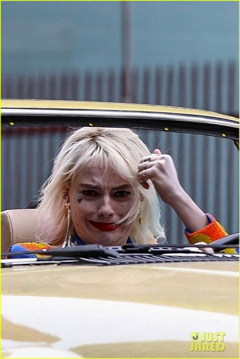 Margot Robbie Gets Animated With Facial Expressions For Birds Of Prey Scene Photo 4268314