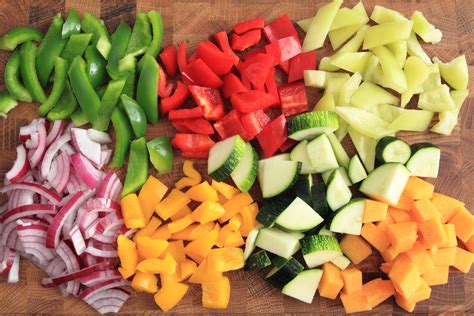 This vedio show the cutting of vegetables # create by #speaker india only. How do you cut vegetables like a boss? | 7 Different ...