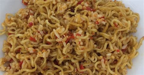 Nasi goreng sederhana nan enak rasanya siap dihidangkan. Resep Nasi Goreng Mie Sederhana Konsep Baru!