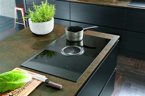 Ausschnitte für verschiedene bearbeitungsbereiche der küchenarbeitsplatte erstellen wir nach vorgabe. Granit-Arbeitsplatte aus Naturstein oder Kunststoff ...