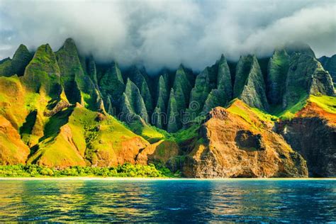 Na Pali Coast Of Kauai Hawaii During The Day Stock Image Image Of