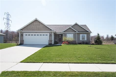 Information deemed reliable but not guaranteed. 909 Sunrise — Grand Rapids Real Estate with Hugh Griffith ...