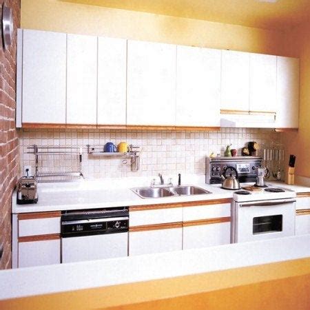 When updating laminate kitchen cabinets, you may want to consider refacing them or paint over the laminated kitchen cabinets. Repainting plastic laminate kitchen cabinets and order of ...