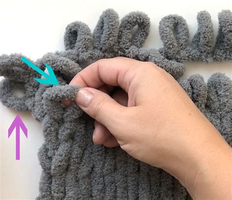 Make a gorgeous finger knit blanket with loop yarn {this is so easy ...