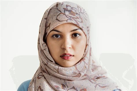 Letak shawl di kepala, sebelah pendek dan sebelah panjang. Cara Pakai Shawl Labuh Depan Dan Belakang Simple in 2020 ...