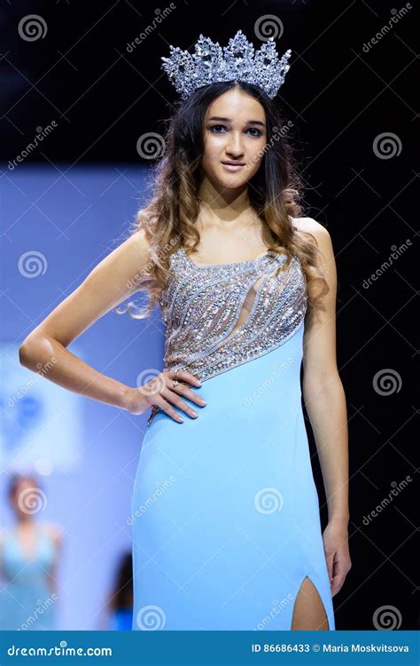 Moscow Russia October 19 2016 Model Walk Runway For World Russian