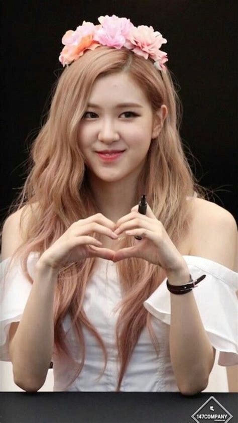 With tenor, maker of gif keyboard, add popular blackpink rose animated gifs to your conversations. #ROSE Cute | Kim jennie, Garotas asiáticas, Blakpink