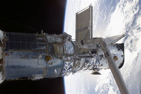 Nasa Extends Hubble Space Telescope Contract To 2021 Wired Uk