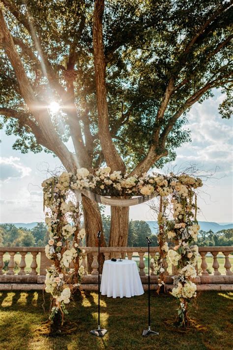 It is 45 minutes from the toronto pearson international airport and approximately 30 minutes from richmond hill and markham. Sentimental New York Wedding at Sleepy Hollow Country Club ...