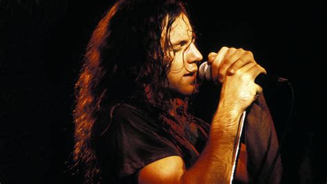 Pearl Jams Eddie Vedder Talks Surfing Story Behind Jeremy In