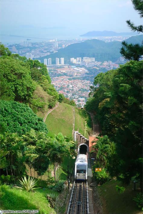 I would suggest you check in to any hotel in. 非人狂想屋 | 你的火车发源地 » Penang Hill小缆车离开山顶站