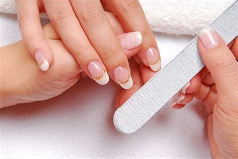 Our nails actually bounce back fairly quickly and if you've removed your acrylics and want to transition back into wearing your nails natural, i'd definitely recommend going for a shorter nail until. what's your shape | Lifestylerr