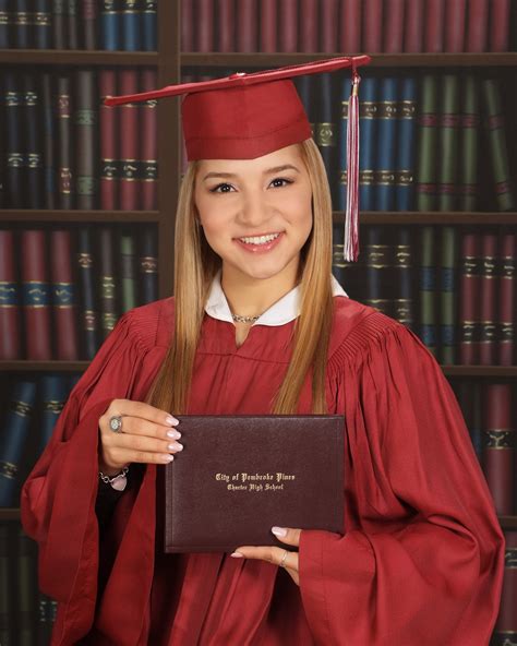 Pin By Carlos Chavez On Senior Portraits Cap And Gown Pictures Cap
