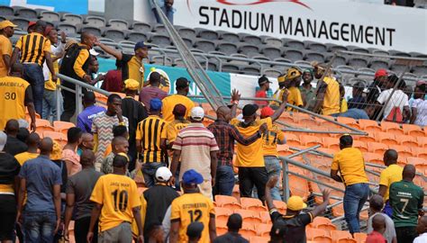 Angry Fans Threaten To Riot At Fnb Stadium As Kaizer Chiefs Players Are Thrown With Projectiles