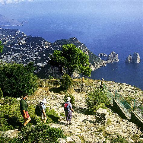Walking In Sorrento And The Amalfi Coast Guidebook Sunflower Books
