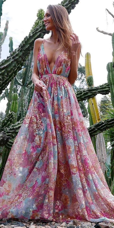 What do you wear underneath? Trendy Suggestions:15 Beach Wedding Guest Dresses