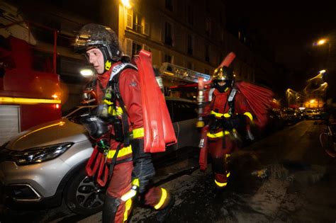 Maybe you would like to learn more about one of these? Un impressionnant incendie ravage un immeuble en banlieue ...
