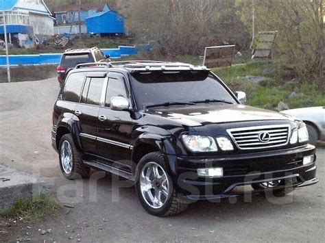 Its seems like the lexus lx 470 / landcruiser fits this bill: Фендеры 60 мм широкие на Toyota Land Cruiser 100, Cygnus, Lexus LX 470 - GT и тюнинг во Владивостоке