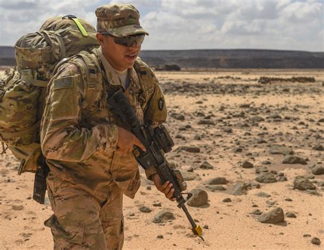 No Day At The Beach Us Troops Learn Desert Commando Skills Us