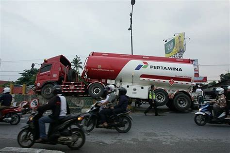 Sari menindihku yang terbaring di sofa. Makna Kata Pagi Dalam Kbbi - PAGI CUACA
