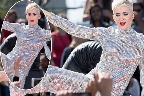 Katy Perry Suffers Rookie Wardrobe Malfunction Ok Magazine