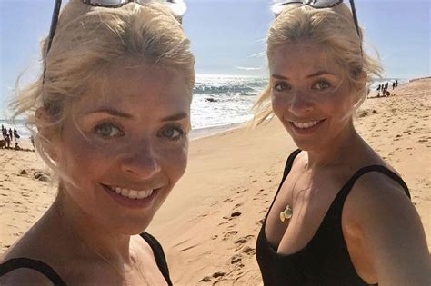 Sun Kissed Holly Willoughby Shows Off Slender Frame In Swimsuit Selfie