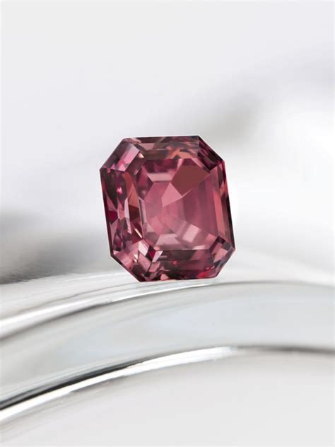 A Very Rare 170ct Fancy Purplish Red Diamond Hk8000000 10000000