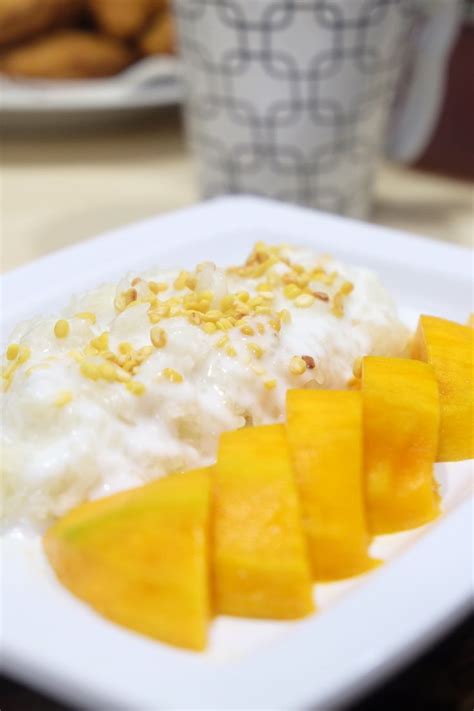 Thai Dessert Mango Sticky Rice Glutinous Rice With Coconut Cream Serve With Sweet Mango
