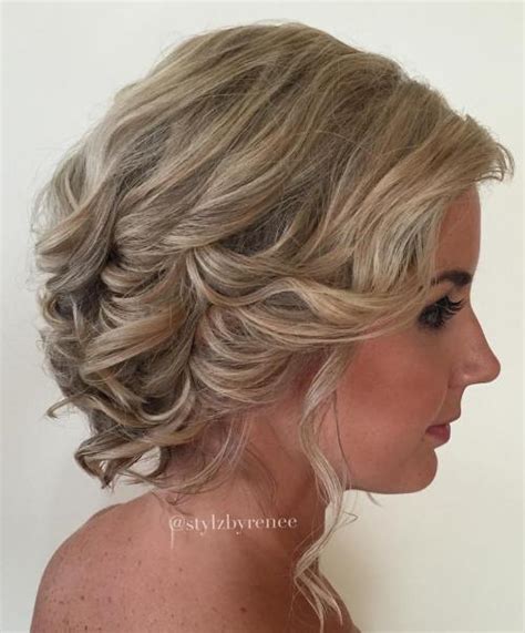 Flower crown for short bob hair. 40 Best Short Wedding Hairstyles That Make You Say "Wow!"