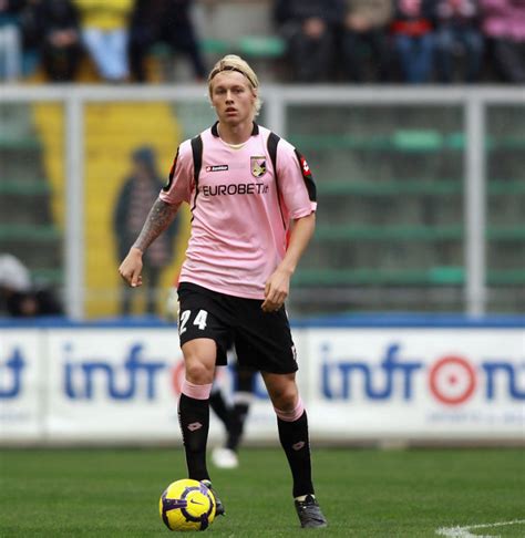 Simon kjaer was a true captain when christian eriksen collapsed against finland on saturday. Kjaer Simon - 10 footballentertainment