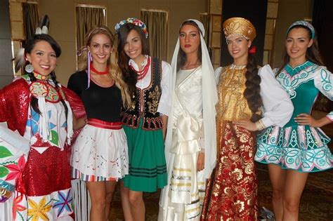 Jun 14, 2021 · ewa wachowicz, która w tym roku skończy 51 lat, wciąż zachwyca szczupłą sylwetką. Stroje Narodowe Polek - Forum eMissja Piękna | www.eMiss ...