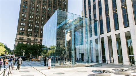 Apple Store Fifth Avenue Reopening We Go Inside The Cube Cnet