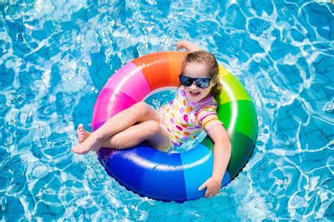 Child In Swimming Pool — Stock Photo © Famveldman 117783412