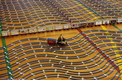 Lego Fan Builds Worlds Longest Toy Train Circuit Out Of 93000 Bricks
