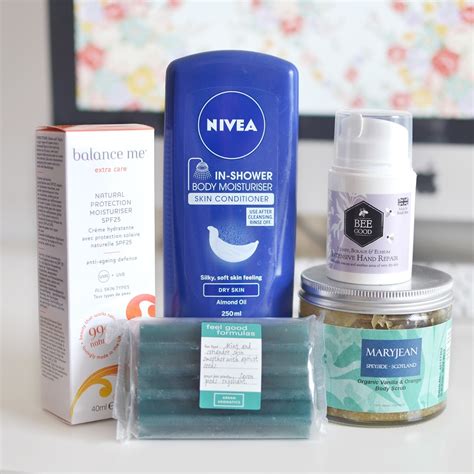 Das set enthält eine auswahl der beliebtesten beauty essentials, darunter produkte von marken wie epoch®, ap 24® und nu colour®. 5 Beauty Essentials For Summer: Prepping Your Skin ...