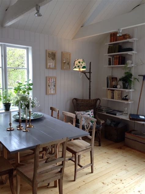 Skola och utbildning trafik turism vård och omsorg djur och natur hus och hem mat och dryck. www.Joaberg.blogg.se - "Sommar med Ernst"