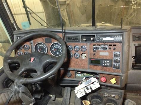 Kenworth T600 Dash Assembly