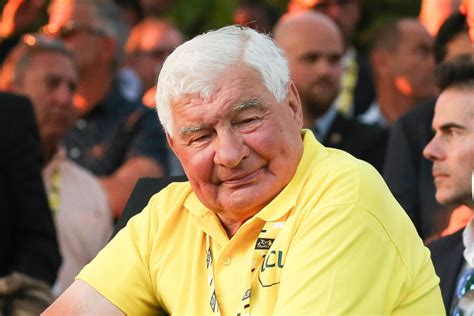 Des milliers de personnes ont salué la mémoire de ce grand coureur cycliste affectueusement surnommé poupou, malgré ses échecs sur. Raymond Poulidor hospitalisé : sa femme inquiète sur son ...