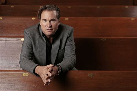 Ultimately this is a very rewarding look at a life, with cinematography by, of course, val kilmer. Val Kilmer heizt Spekulationen über "Top Gun 2" an - DER ...