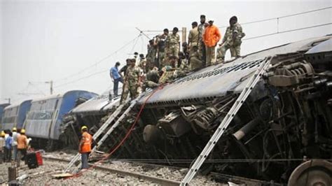 India Train Derailment Kills 71 Cbc News