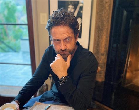 The hollywood actor wore a protective face mask while. Gerard Butler splits from girlfriend after almost seven ...