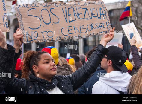 london 22 februar 2014 hunderte der venezolaner protestieren außerhalb des landes botschaft