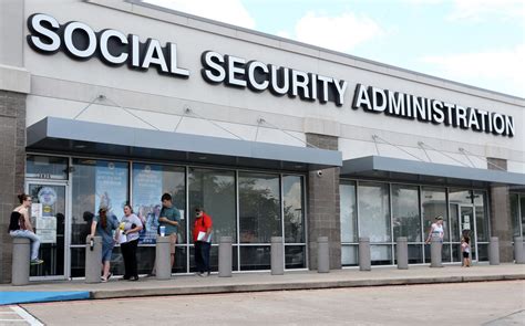 This helps to reduce the likelihood that you will need to wait a long time if you go to the office to apply. Social Security crowding leaves seniors waiting in summer ...