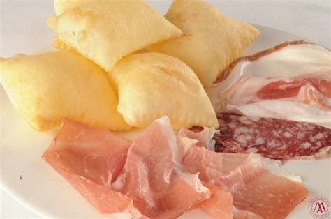 Dove Mangiare Lo Gnocco Fritto Una Guida Da Nord A Sud Agrodolce