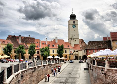 Sibiu is a city in the heart of romania, but its other name, the unmistakably german hermannstadt, hints at a whole different history. Der Ratturm aus Hermannstadt